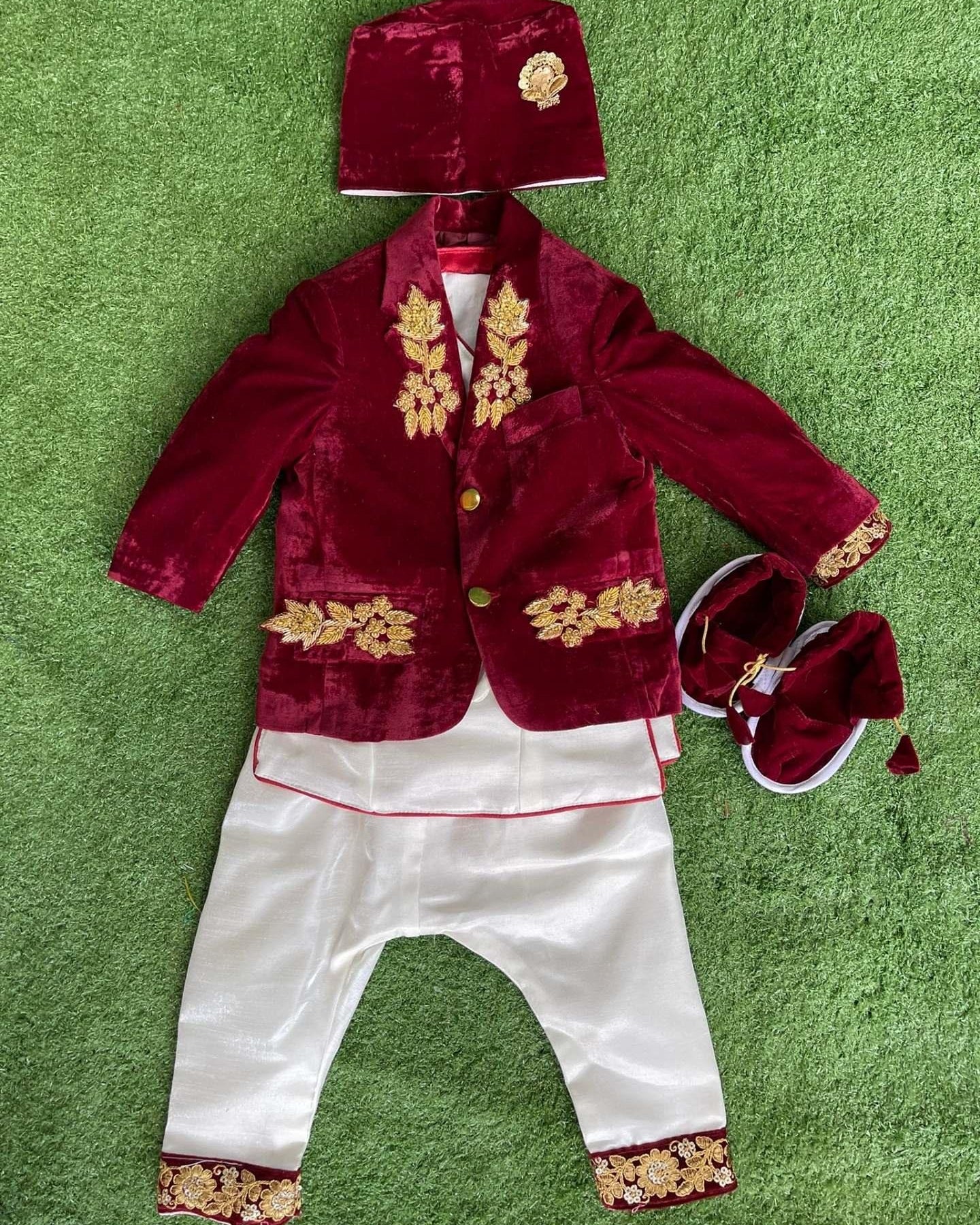 Pasni Boy Coat Set In Maroon