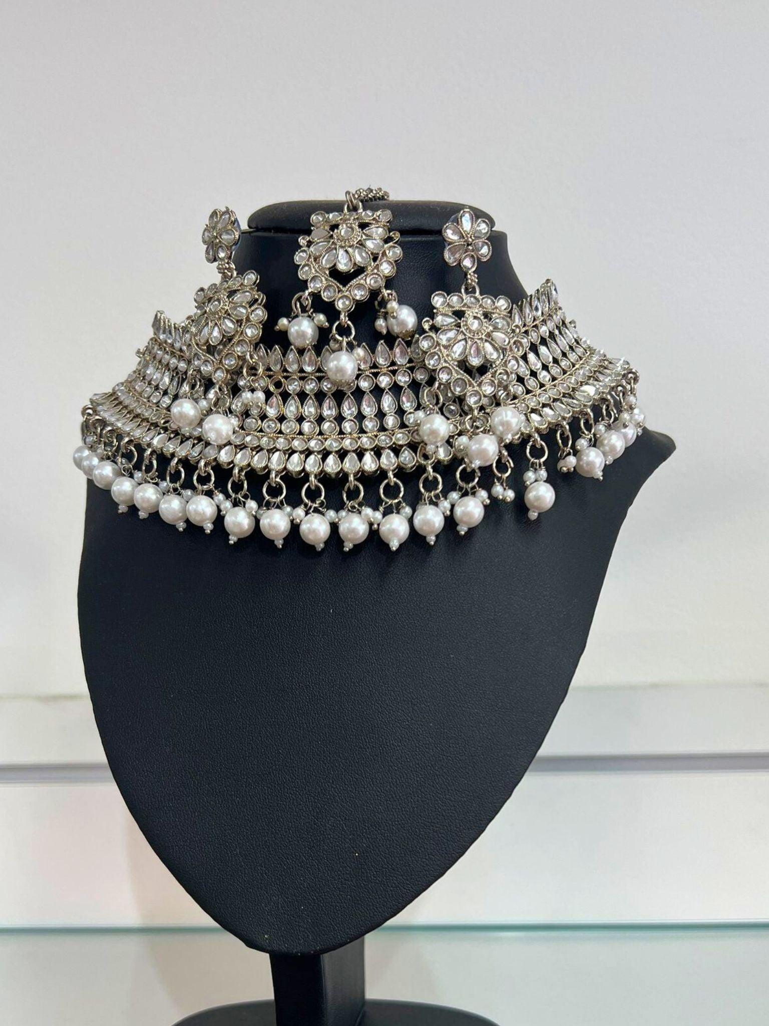 Choker Neckless Set In Silver - Boutique Nepal