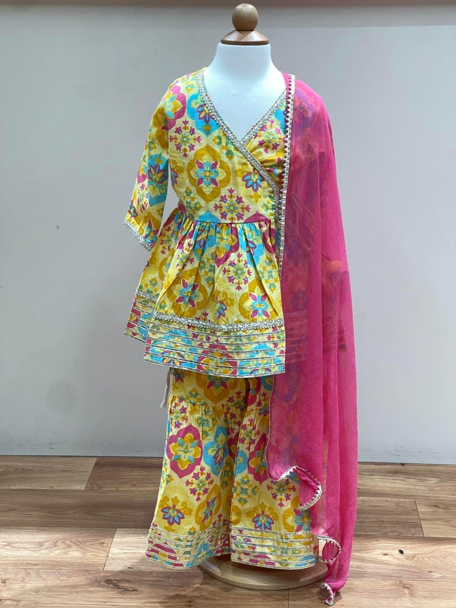 Best 11 #Parikapadia #Mahikapadia – Page 663155113860721084 –  SkillOfKing.Com | Sleeves designs for dresses, Kurta neck design, Stylish  dress designs